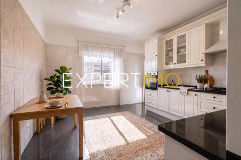 Apartamento T3 na Av. Dr. António Rodrigues Manito - Bairro do Liceu - Setúbal