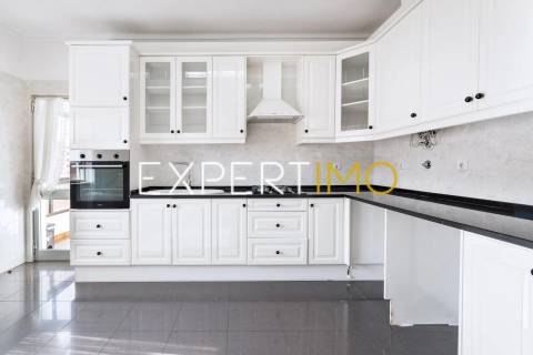 Apartamento T3 na Av. Dr. António Rodrigues Manito - Bairro do Liceu - Setúbal
