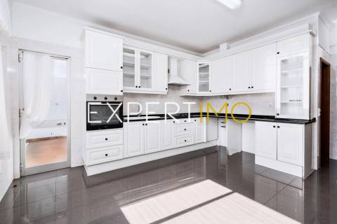 Apartamento T3 na Av. Dr. António Rodrigues Manito - Bairro do Liceu - Setúbal