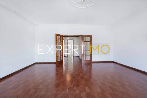 Apartamento T3 na Av. Dr. António Rodrigues Manito - Bairro do Liceu - Setúbal
