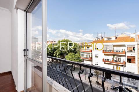 Apartamento T3 na Av. Dr. António Rodrigues Manito - Bairro do Liceu - Setúbal