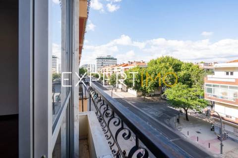 Apartamento T3 na Av. Dr. António Rodrigues Manito - Bairro do Liceu - Setúbal