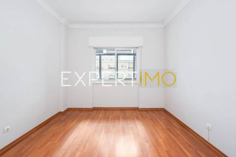 Apartamento T3 na Av. Dr. António Rodrigues Manito - Bairro do Liceu - Setúbal