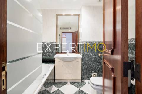 Apartamento T3 na Av. Dr. António Rodrigues Manito - Bairro do Liceu - Setúbal