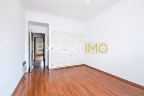 Apartamento T3 na Av. Dr. António Rodrigues Manito - Bairro do Liceu - Setúbal