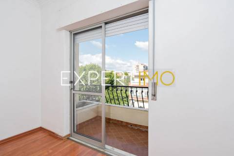 Apartamento T3 na Av. Dr. António Rodrigues Manito - Bairro do Liceu - Setúbal