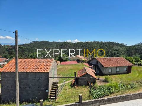 Moradia T3 para Reabilitar com Espaço Exterior – Mortazel, Mortágua