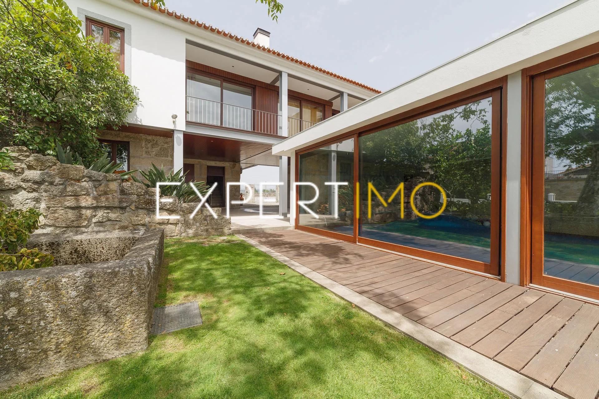 Moradia T5 com Piscina coberta