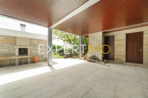 Moradia T5 com Piscina coberta