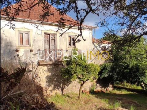 Moradia para reconstruir a 5mn de Pombal / Distrito de Leiria
