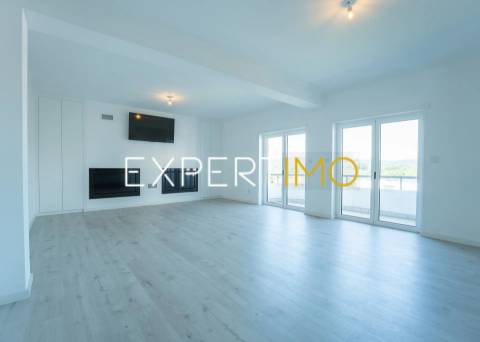 Apartamento T3+1 Totalmente Remodelado