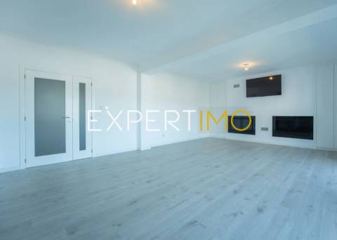 Apartamento T3+1 Totalmente Remodelado