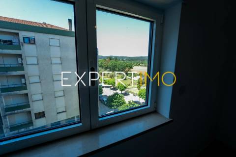 Apartamento T3+1 Totalmente Remodelado