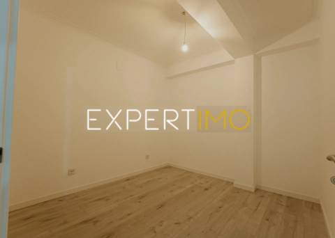 Apartamento T3+1 Totalmente Remodelado