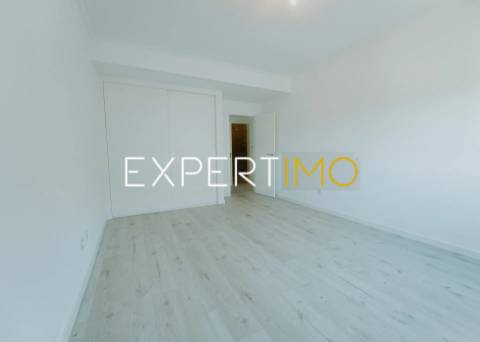 Apartamento T3+1 Totalmente Remodelado