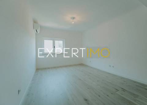 Apartamento T3+1 Totalmente Remodelado