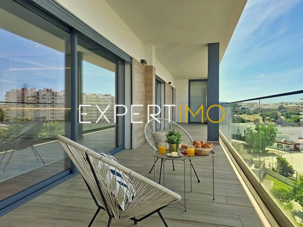 Apartamento T5 com Garagem Box - Centro de Portimão