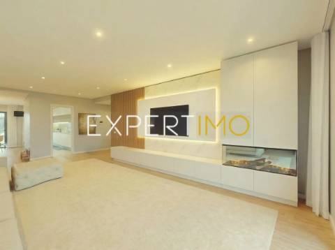 Apartamento T5 com Garagem Box - Centro de Portimão