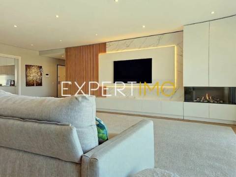 Apartamento T5 com Garagem Box - Centro de Portimão