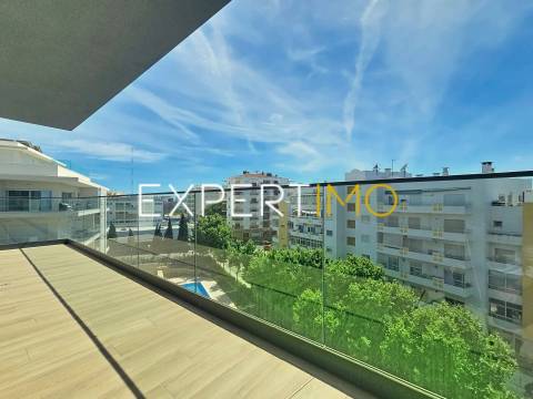 Apartamento T5 com Garagem Box - Centro de Portimão