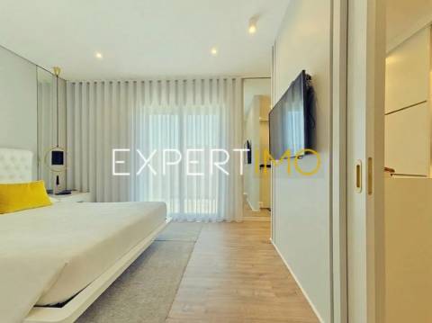 Apartamento T5 com Garagem Box - Centro de Portimão