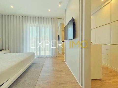 Apartamento T5 com Garagem Box - Centro de Portimão