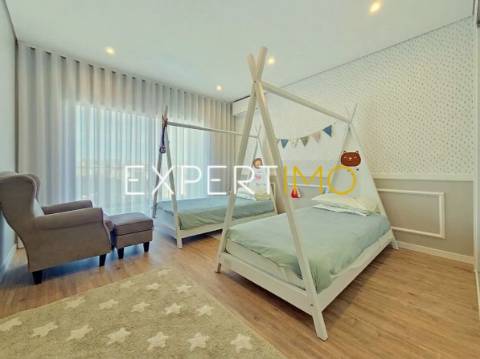 Apartamento T5 com Garagem Box - Centro de Portimão