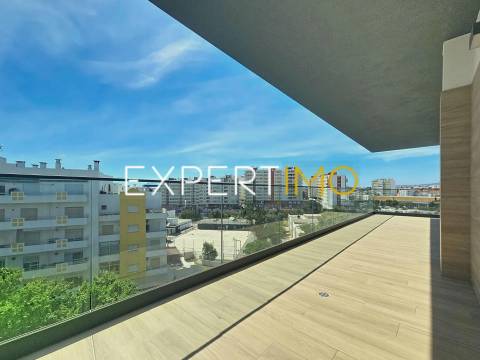 Apartamento T5 com Garagem Box - Centro de Portimão