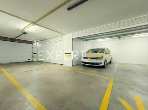 Apartamento T5 com Garagem Box - Centro de Portimão