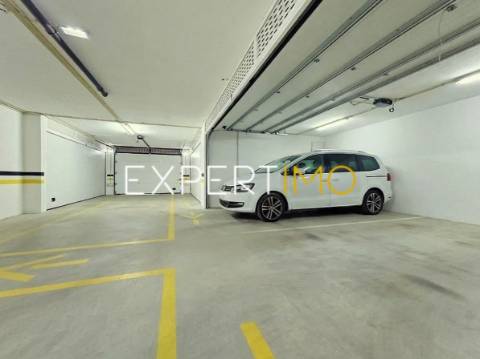Apartamento T5 com Garagem Box - Centro de Portimão
