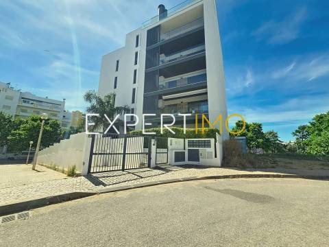 Apartamento T5 com Garagem Box - Centro de Portimão