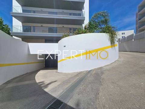 Apartamento T5 com Garagem Box - Centro de Portimão