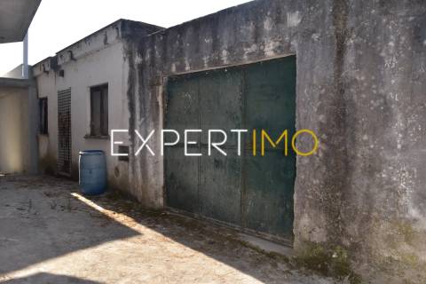 Moradia T2 para restaurar + Moradia T1 também para restaurar