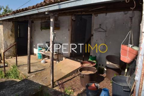 Moradia T2 para restaurar + Moradia T1 também para restaurar