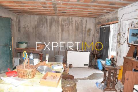 Moradia T2 para restaurar + Moradia T1 também para restaurar