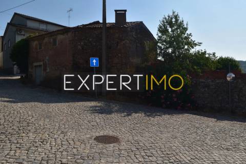 Moradia T2 para restaurar + Moradia T1 também para restaurar