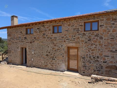 Moradia Rústica T3 Venda em Vale de Prazeres e Mata da Rainha,Fundão