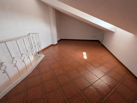 Moradia Geminada T5 Venda em Abrigada e Cabanas de Torres,Alenquer