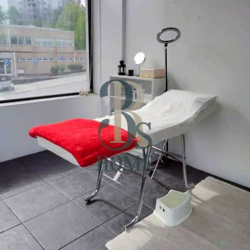 Loja de 3 frentes no Centro de Gaia