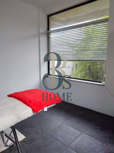 Loja de 3 frentes no Centro de Gaia