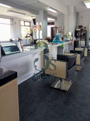 Loja de 3 frentes no Centro de Gaia