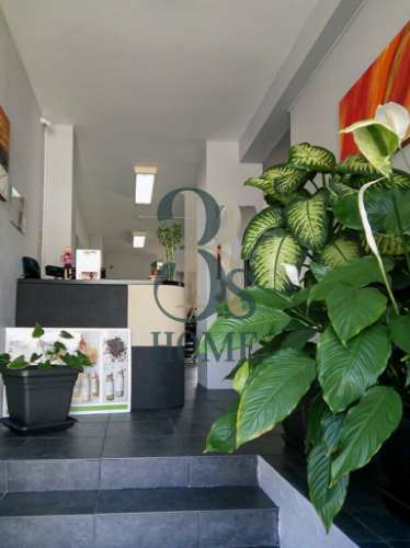 Loja de 3 frentes no Centro de Gaia