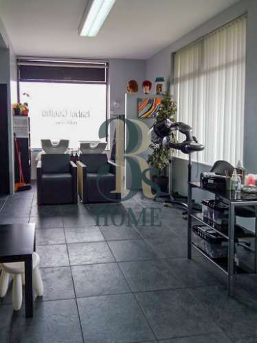 Loja de 3 frentes no Centro de Gaia