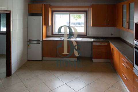 Moradia T4 junto ao ISMAI