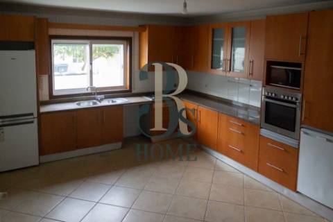 Moradia T4 junto ao ISMAI