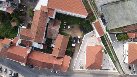 Terreno para construção de prédio em Pinheiro de Loures