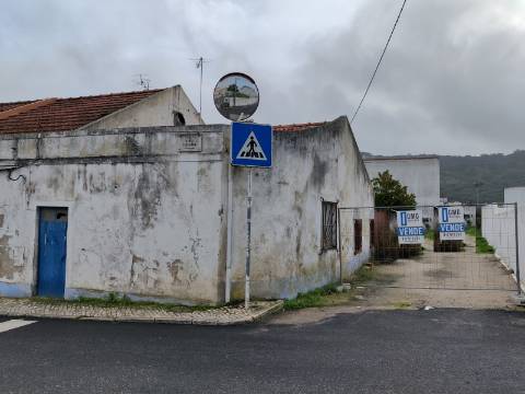 Terreno para construção de prédio em Pinheiro de Loures