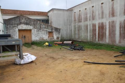 Terreno para construção de prédio em Pinheiro de Loures