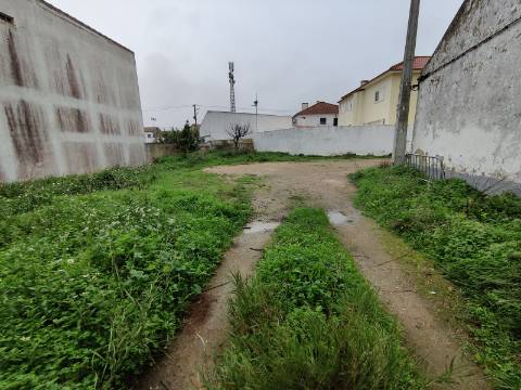 Terreno para construção de prédio em Pinheiro de Loures