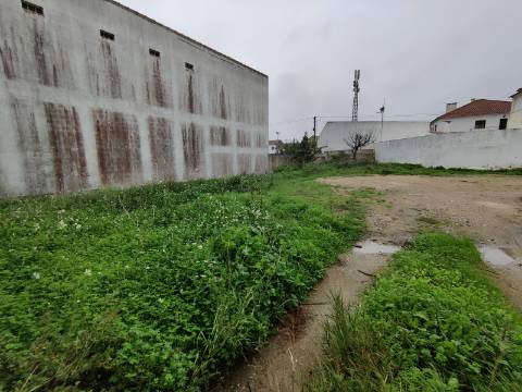 Terreno para construção de prédio em Pinheiro de Loures